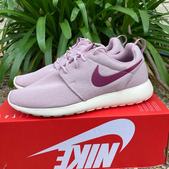 Nike Roshe One - Picture 2 of 4